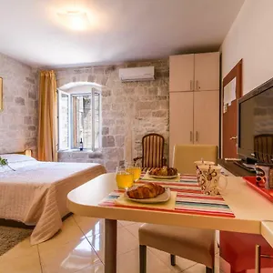 Dora -free Parking Appartement Trogir